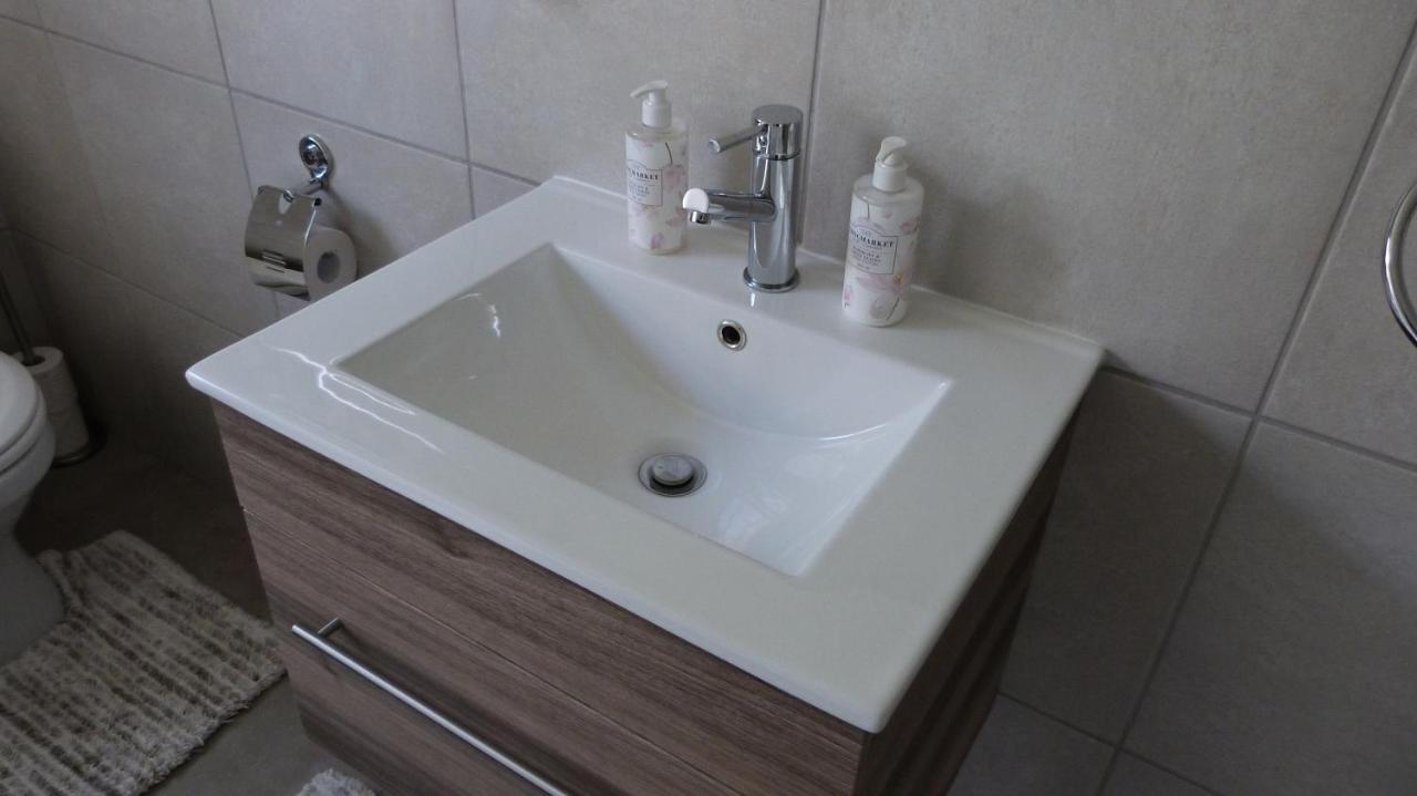 Settle Inn Self Catering Units 콜체스터 외부 사진