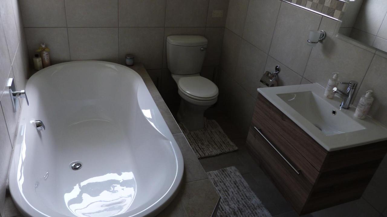 Settle Inn Self Catering Units 콜체스터 외부 사진