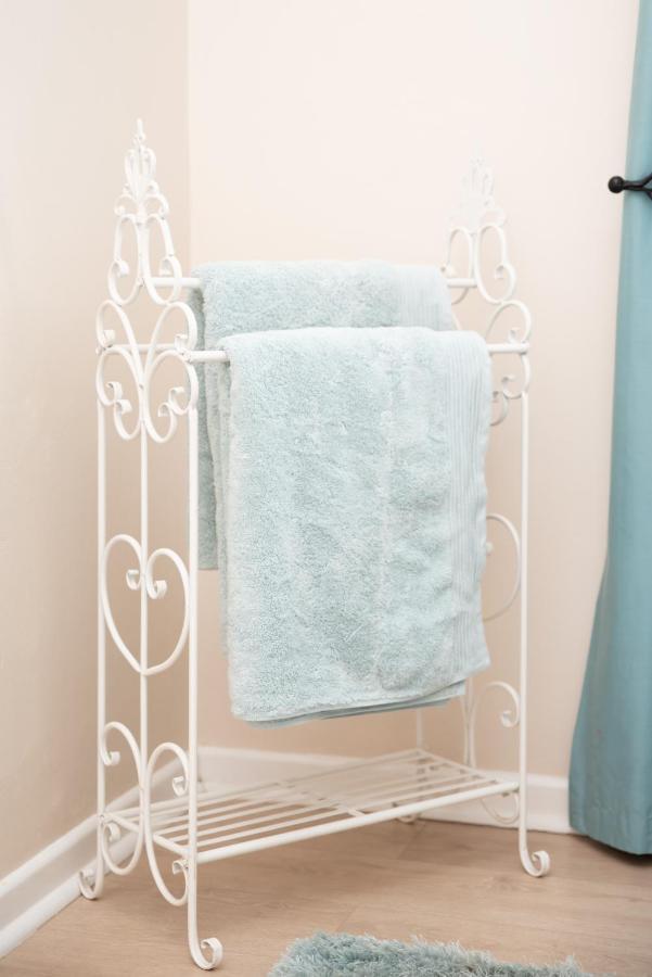 Settle Inn Self Catering Units 콜체스터 외부 사진