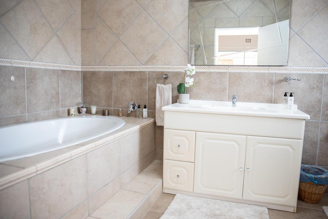 Settle Inn Self Catering Units 콜체스터 외부 사진